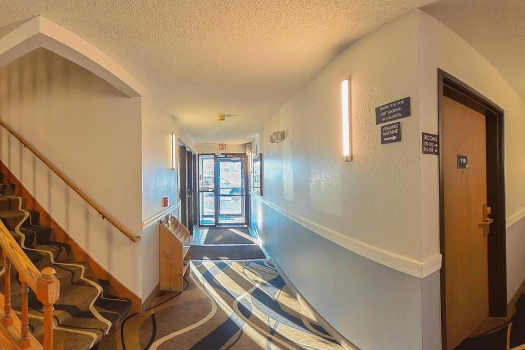 Coratel Inn & Suites By Jasper Hastings Exterior photo